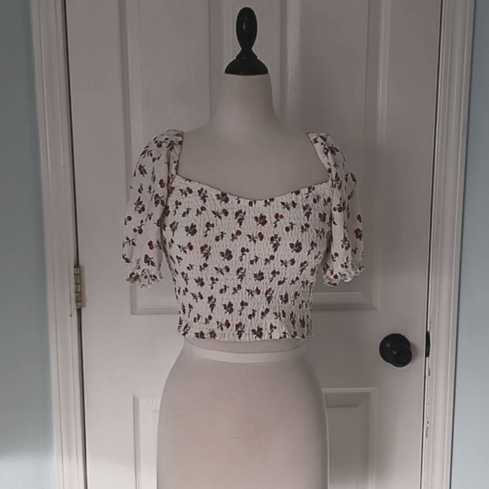 Abercrombie & Fitch Size S Cherry Crop Top 🍒